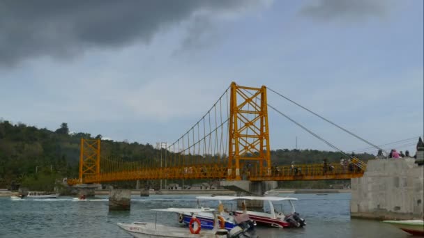 Jembatan Kuning Antara Nusa Ceningan Dan Nusa Lembongan Selang Waktu — Stok Video