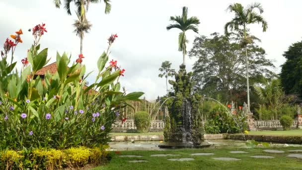 Fuente Templo Taman Ayun Mengwi Indonesia — Vídeos de Stock