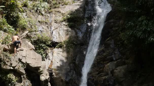 Erstaunlicher Kalter Wasserfall Philippinen — Stockvideo