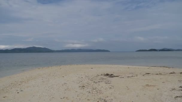 Люди Відпочиваючи Біля Пляжу Nido — стокове відео