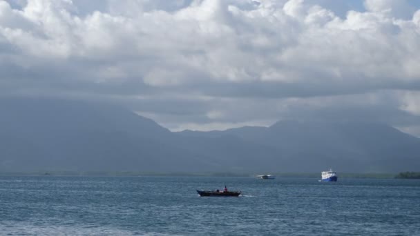 Turistas Viagem Barco Ilhas Nido — Vídeo de Stock