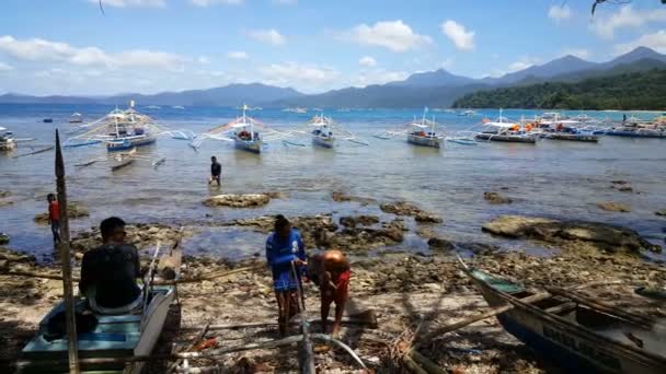 Turistas Viaje Barco Islas Nido — Vídeos de Stock