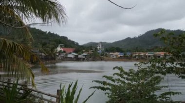 Taytay beach yakınındaki tekneler. Filipinler