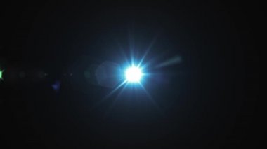 Optik Işık Lens Fişeği Arkaplanı Kaybolur ve Güzel Işık Merceğinin 4k animasyonu Titreşir ve hafifçe patlar