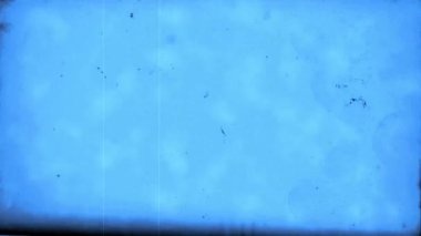 Mavi eski 8 mm Film Çatlakları ve Dust Dokulu Döngü / 4k animasyon Mavi grunge toz dokusu dikişsiz arka plan