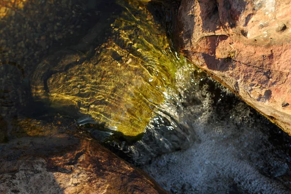 Камни Ручье Гладкой Водой — стоковое фото