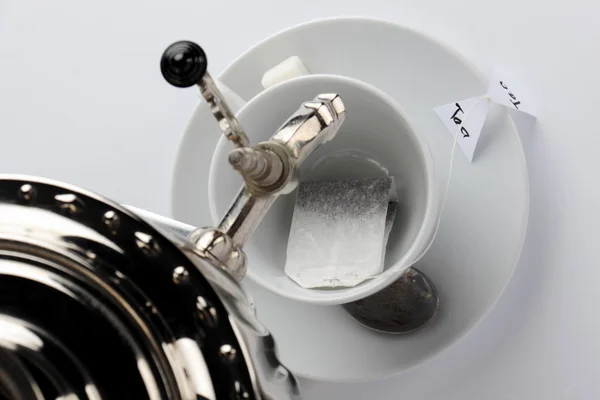 Semaver çay üzerinde.