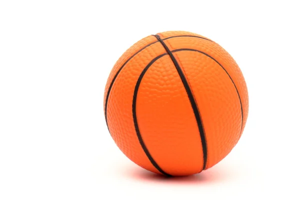 Съемка баскетбольного мяча на белом фоне — стоковое фото