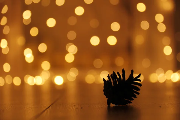 Koni Ladin ve çelenk.