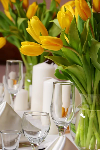 Tatil tablo Sarı laleler bezemeleri.