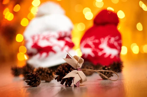 Juguete Árbol Navidad Cono Abeto Contexto Sombreros Punto Luces Año — Foto de Stock