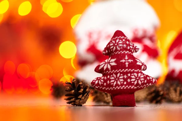 Juguete Árbol Navidad Cono Abeto Contexto Sombreros Punto Luces Año — Foto de Stock