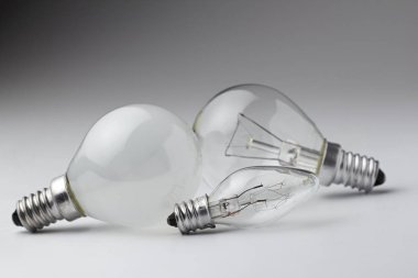 elektrik lambası beyaz zemin üzerine.