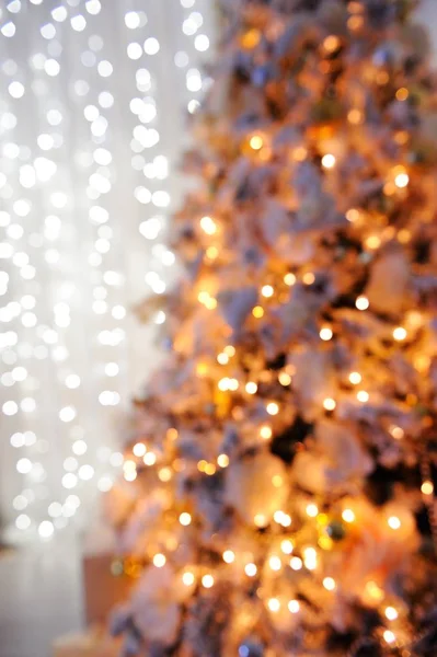 Ünnepi Háttér Gyönyörű Rasfokus Fények Karácsonyi Koszorúk — Stock Fotó