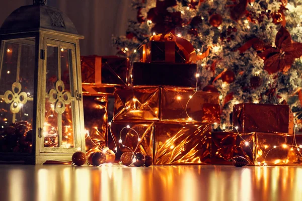 Vackra Rasfokus Ljusen Jul Kransar Royaltyfria Stockbilder