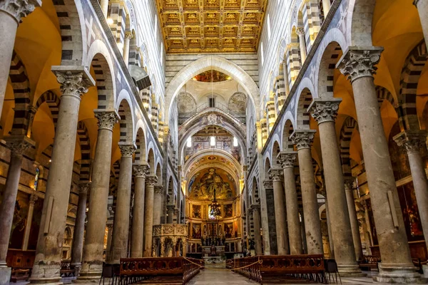 Budynki historyczne Pisa Tower i katedry — Zdjęcie stockowe