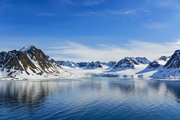 Svalbarden fjorden Magdalenafjord — Stockfoto