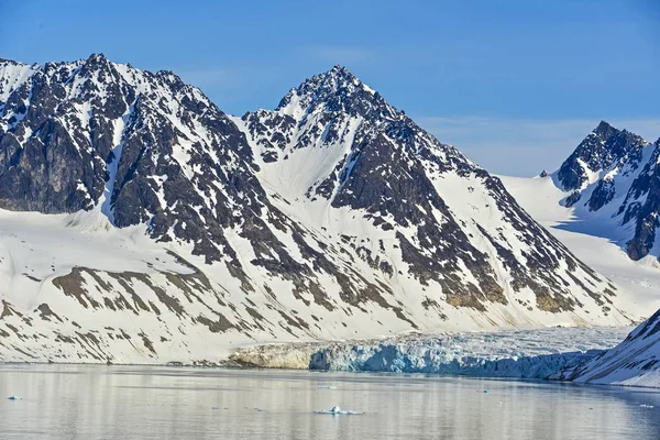 Svalbarden fjordar Magdalenafjord — Stockfoto