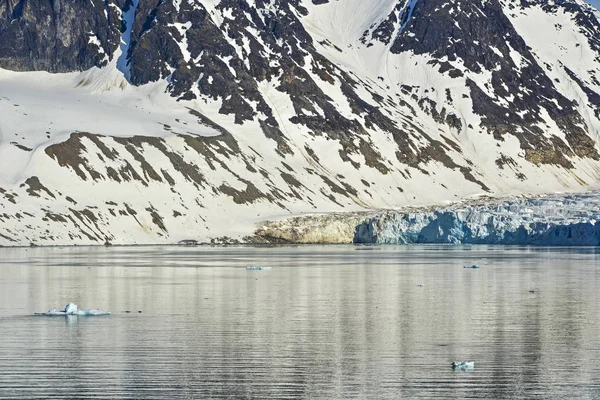 Svalbarden fjords Magdalenafjord — Stok fotoğraf