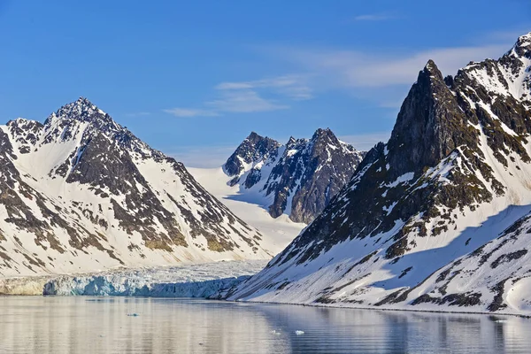 Svalbarden fjordar Magdalenafjord — Stockfoto