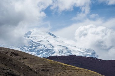 Gökkuşağı dağ yürüyüşü