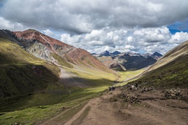 Gökkuşağı Dağı'na binme