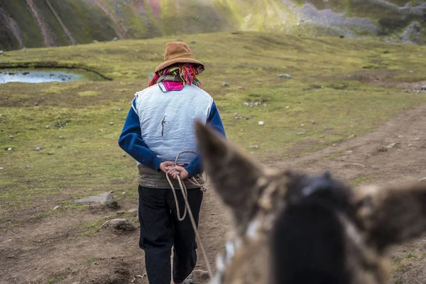 Équitation à Rainbow Mountain — Photo