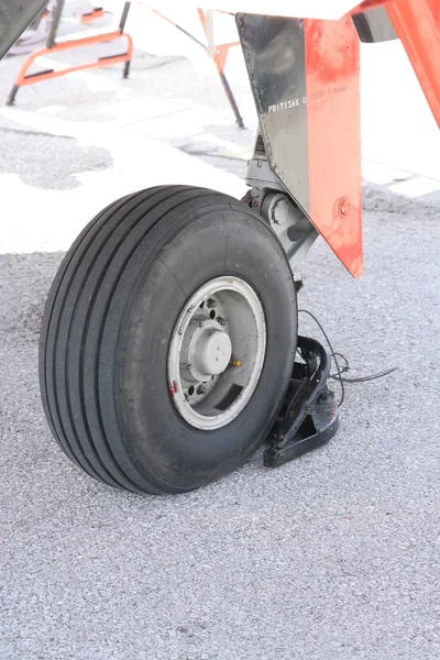 Military airplane wheel. — Stock Photo, Image