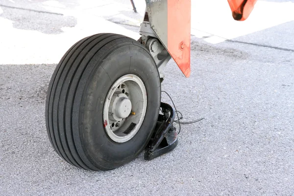 Ruota militare dell'aereo . — Foto Stock