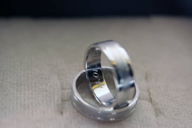 Nikah yüzükleri. Alyans ile o tarihte.