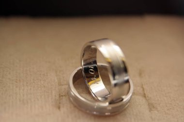 Nikah yüzükleri. Alyans ile o tarihte.