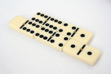 Beyaz mermer Domino. Beyaz Domino yığını.