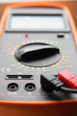 Elektronik ölçüm aleti. Elektronik çoklu metre. Ölçüm aygıtı.
