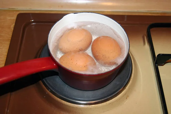 Uova Sode Cucinare Uova Preparo Colazione Uova Bollenti Una Pentola — Foto Stock