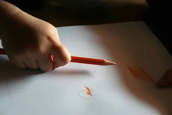 Παιδική Ζωγραφική Παιδί Ζωγραφίζει Παιδική Ζωγραφική Μαρκαδόρους — Φωτογραφία Αρχείου