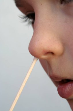 Çocuk örnek alıyor. Tıbbi muayene. Tıbbi test çocuğu.