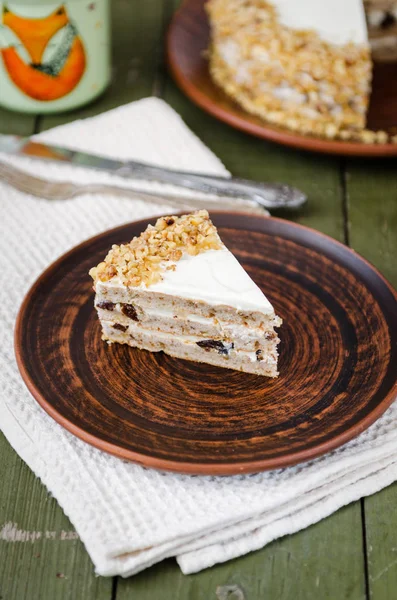 Tarta Nuez Casera Con Crema Agria Ciruelas Pasas —  Fotos de Stock