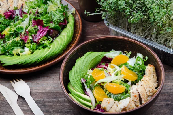 Insalata Verde Con Avocado Pollo Agrumi — Foto Stock