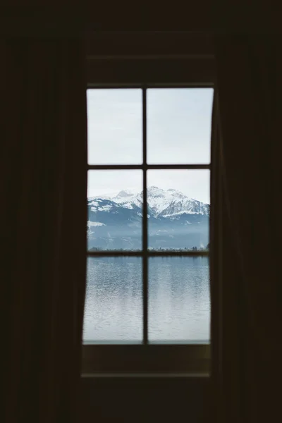 Вид через вікно — стокове фото