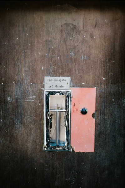 Detail eines alten Fotoautomaten — Stockfoto