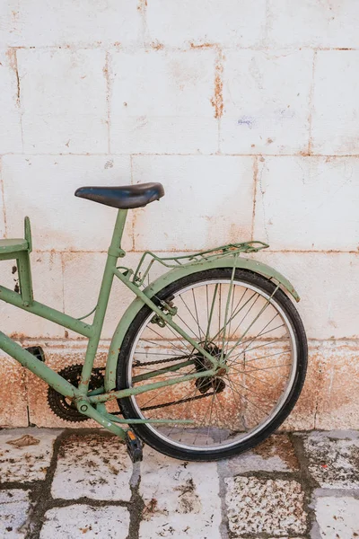 Bicicleta verde vintage — Fotografia de Stock