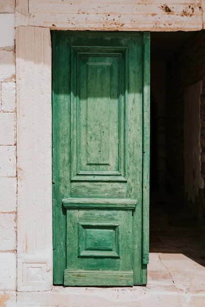 Viejos dors verdes —  Fotos de Stock