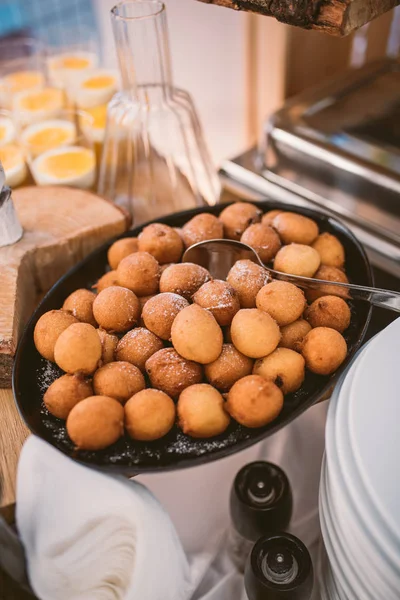 Pâtisserie sucrée frite ou beignets connus sous le nom de Fritule — Photo