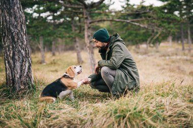 İnsan ve köpeği.