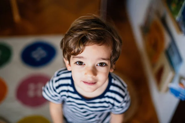 Menino Sua Casa — Fotografia de Stock