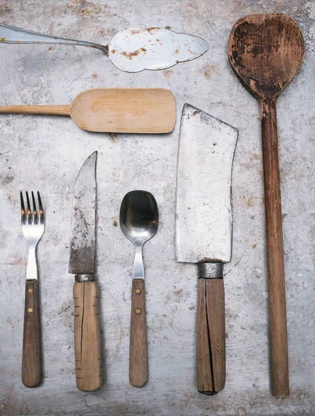 Винтажные кухонные инструменты — стоковое фото