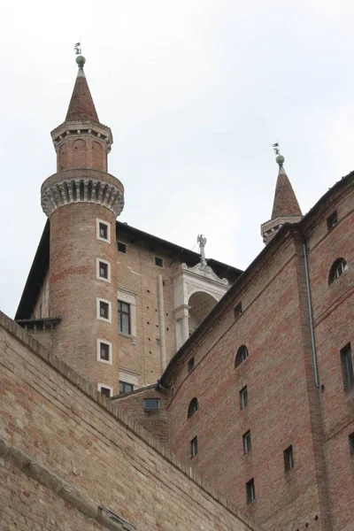 Herravälde-palatset i Urbino downtown — Stockfoto