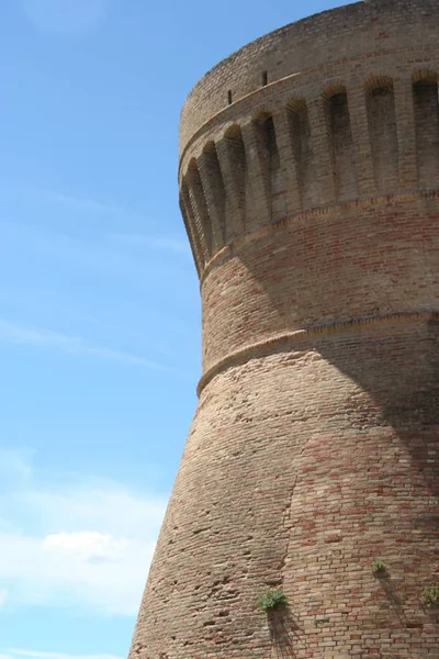 Стены и башня Урбизалья — стоковое фото