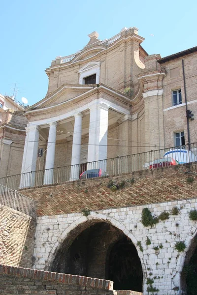 Historiskt Stor Kyrka Ancona Downtown — Stockfoto