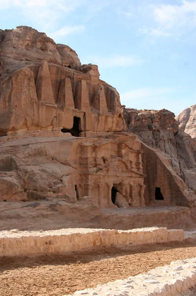 Οι πρώτοι τάφοι στην Πέτρα. Ιορδανία — Φωτογραφία Αρχείου